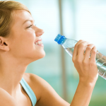 cuánta agua hay que beber